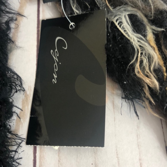 NWT Cejon Faux Feather Fringe Black Scarf - Picture 5 of 10